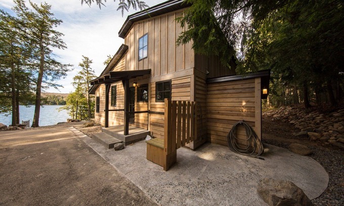 Crandon Cabin | Modern Cabin on Pristine Lake Lucerne – A Lakeside Retreat!