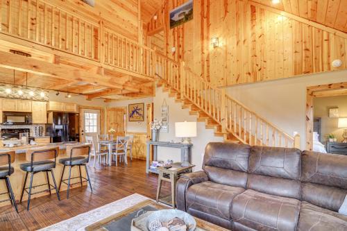 Burkesville House | Modern Cabin with Grill Near Golf and Bass Fishing!