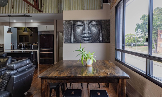 Newcastle West Apartment | Modern CBD Apartment | Stylish