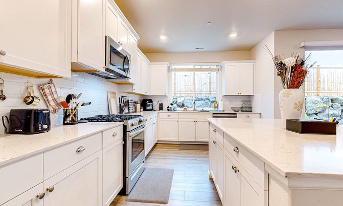Sultan House | Modern & charming dog-friendly nature retreat with fireplace, patio, AC, & W/D