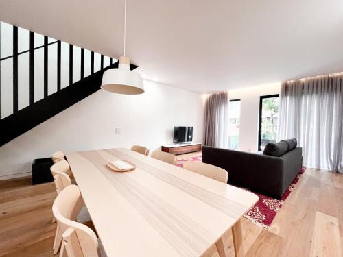 East Flatbush Apartment | Modern, Charming, Spacious 3-Bedroom Retreat in Brooklyn with Rem-casa