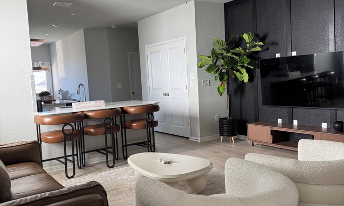 Buda House | Modern Comfort in Buda – Family & Group Friendly