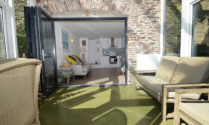 Stoke Fleming Apartment | Modern Comfortable Apartment, 15 min walk to Blackpool Sands Beach