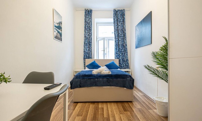Penzing Apartment | Modern Comforts: Chic Studio Apt Centrally Located