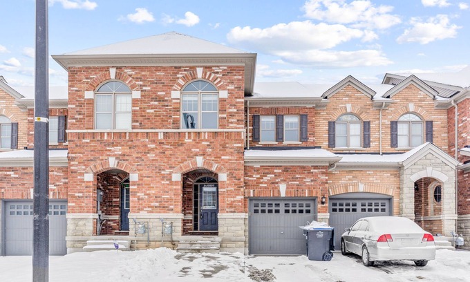 Brampton House | Modern Comfy ~ 4 Bedroom, 3.5 Washroom ~ Specious and Family-Friendly ~ Brampton