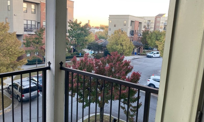 West End Condo | Modern condo downtown gym/pool/free parking