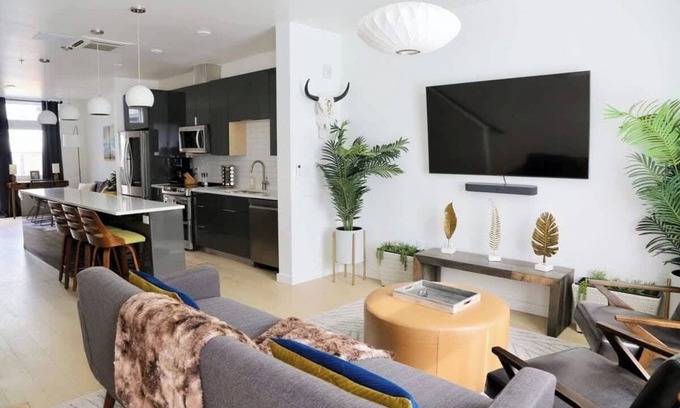 Central East Austin Apartment | Modern Condo w Patio City Views Heart of DT Austin