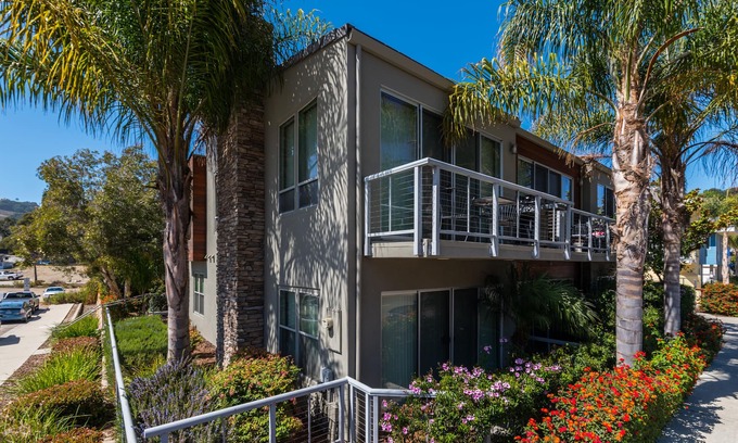 Avila Beach House | Modern Convenience in Avila Beach