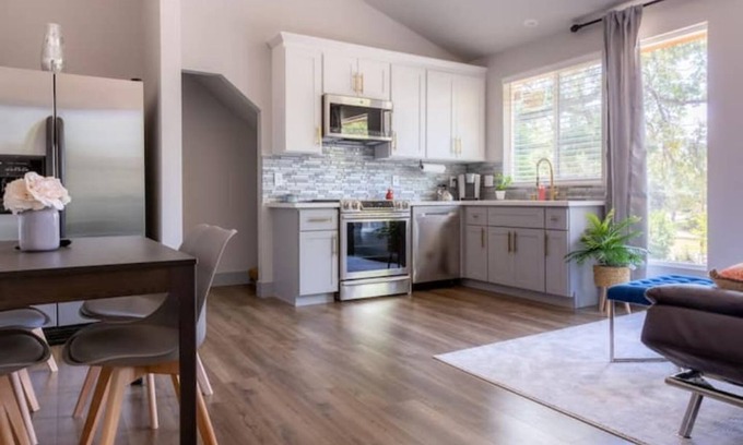 Placerville House | Modern Country 2bed/1bath with pool
