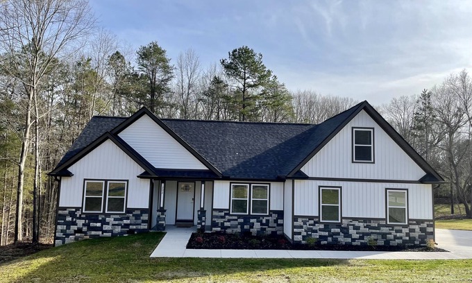 Duncan House | Modern Cozy Home located between Greenville & Spartanburg