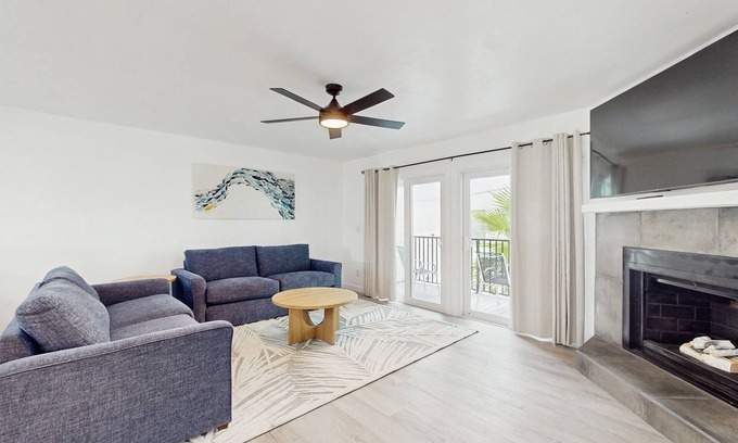 Treasure Island House | Modern dog friendly townhome, close to the Gulf and beaches, shopping & dining