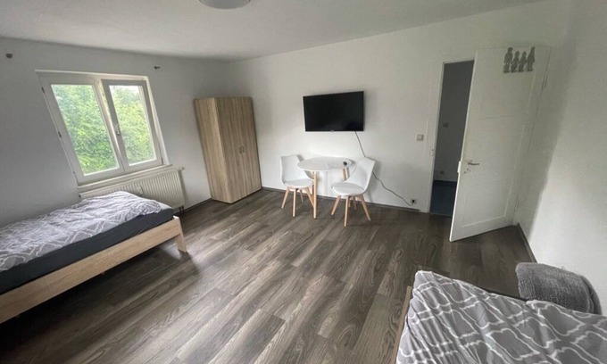 Engen Condo | Modern double rooms with TV, WiFi, shared bathroom and kitchen