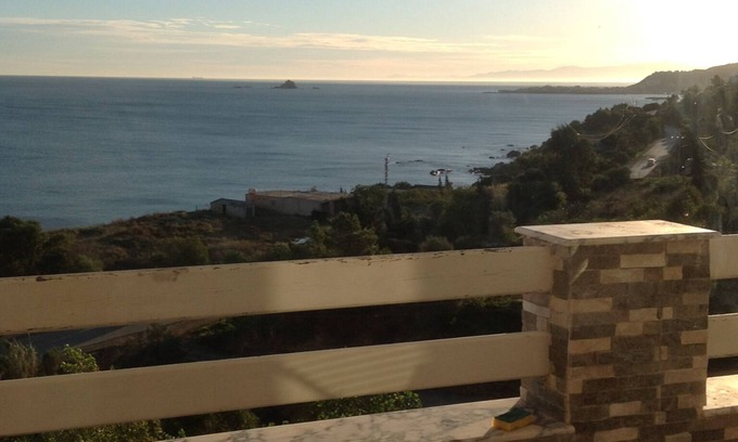 Bejaia Apartment | Modern F3 apartment 5 minutes from the beach with sea view! (Air-conditioned).