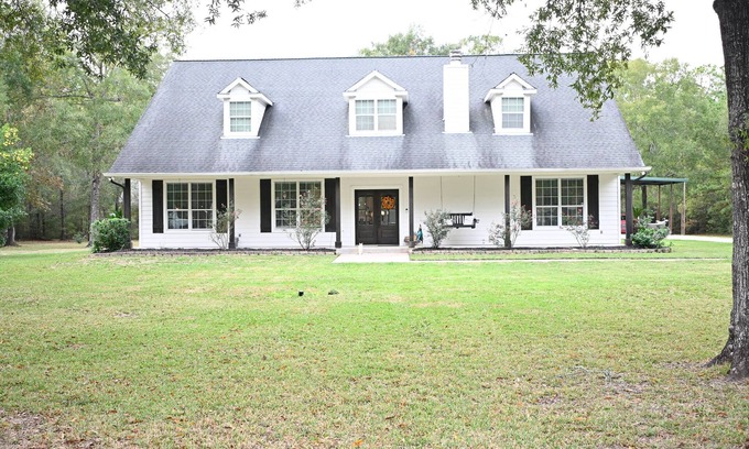 Wallisville Other | Modern Farmhouse in Wallisville!