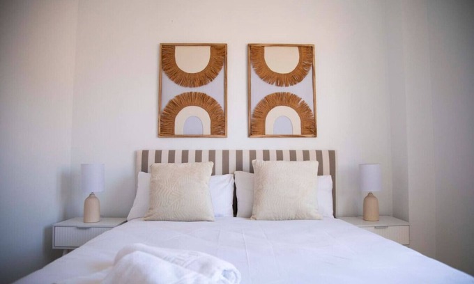 Abena Apartment | Modern flat for Pyrenees Adventures - Free Parking