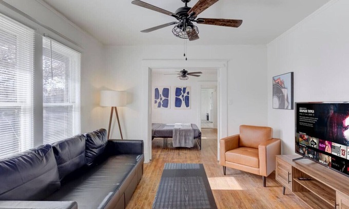 Cooper-Young Historic District Apartment | Modern Gem in Cooper-Young: Remodeled Haven