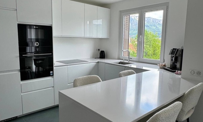 Cran-Gevrier Apartment | Modern Green & White - Apartment T3 60m2 Annecy - Parking Privé - Wifi - Netflix