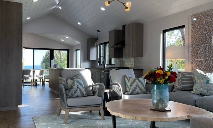 Black Wolf Cottage | Modern Lake house on Lake winnebago