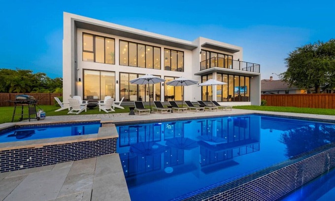 Glenvar Heights Villa | Modern Lakefront Villa w/Pool, Jacuzzi and Gym