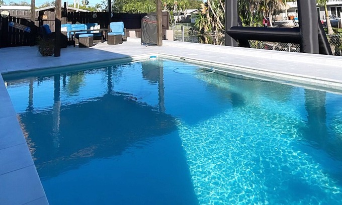 Davie House | Modern lakeside pool home near hardrock and fll airport