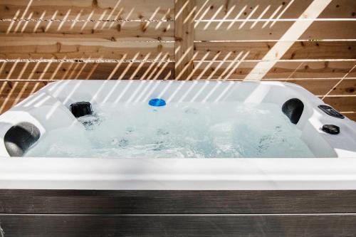 Aksarben - Elmwood Park House | Modern Lux King Suite, cozy Hot tub & Central Omaha!