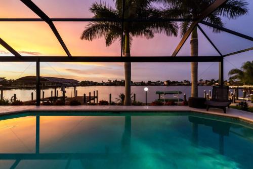 Eight Lakes House | Modern, Luxurious, Waterfront home with Heated Pool - Villa Dock Holiday - Roelens Vacations