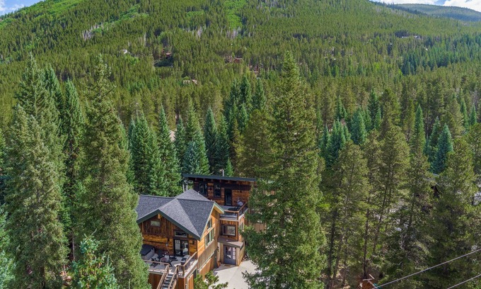 Blue River House | Modern Luxury Retreat π« Hot Tub π± Game Room π $0 Cleaning & Pet Fees