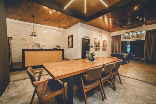 Taman Sutera Utama House | Modern Luxury Shoplot Style Sutera 3BR 10pax by Our Stay