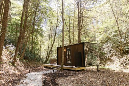 Campton House | Modern Mirror Home w/Hot-tub | “Glass House” #3