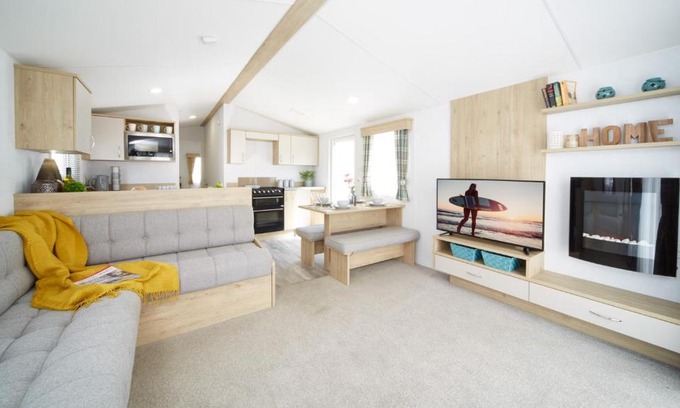 Prestonpans Resort | Modern mobile home premium pitch