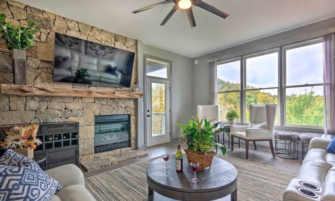 Mountain Air Condo | Modern Mountain-View Smokies Retreat w/Balcony
