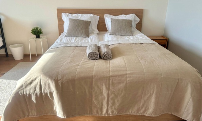 Itainen District Apartment | Modern new studio with private parking, near metro