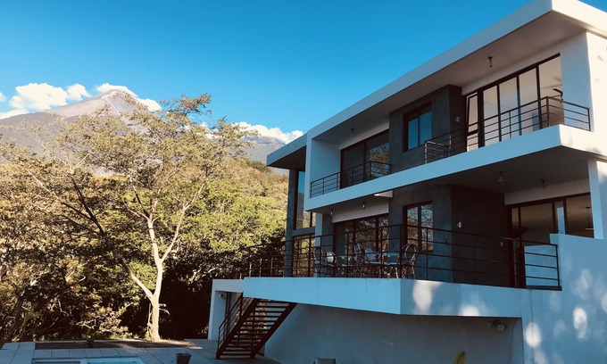 Alotenango House | Modern paradise at the golf resort