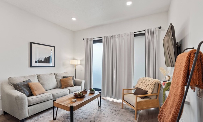 Downtown Salt Lake City Apartment | Modern Pet Friendly Downtown Retreat!