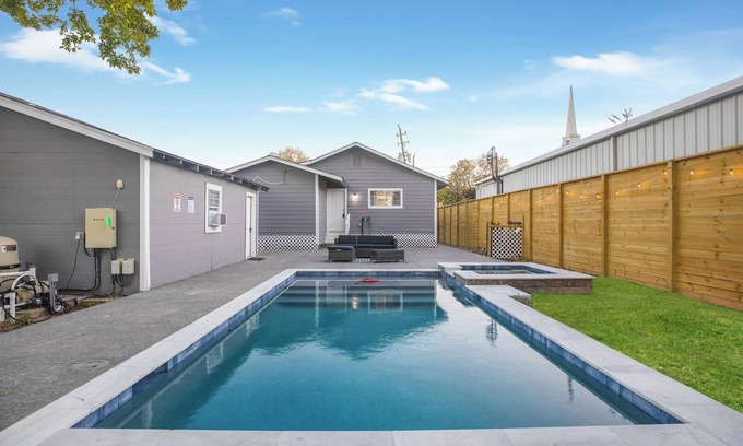 Southeast Houston House | Modern Pool House Retreat with Hot Tub!