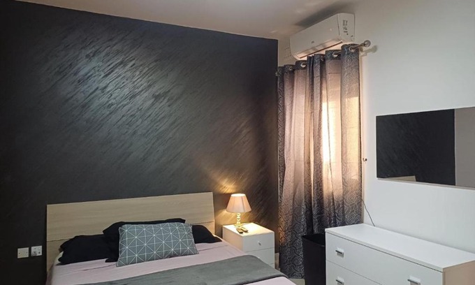 Qawra House | Modern Private Rooms in an apartment