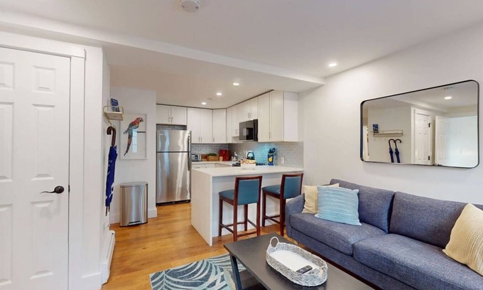 North Cambridge Apartment | Modern Renovated 1BR w/Pvt Entrance – Prime Loc