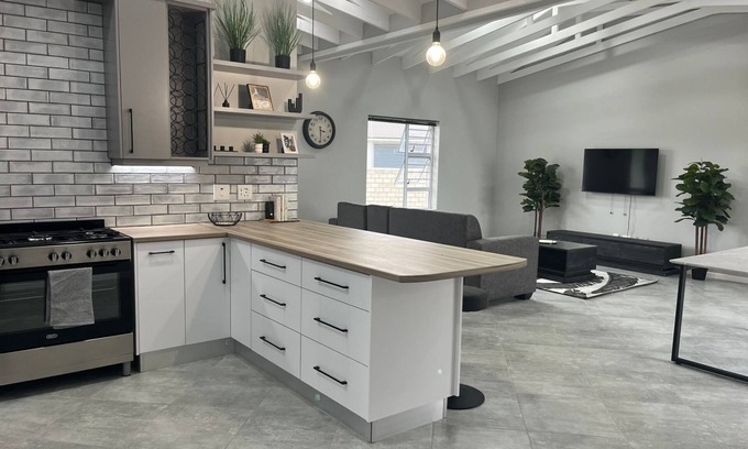 Jeffreys Bay House | Modern Retreat in Jeffreys Bay