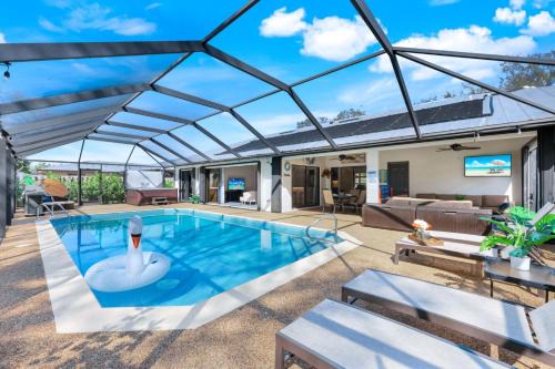 Willoughby Acres House | Modern Retreat W Pool & Hot Tub Near Beaches