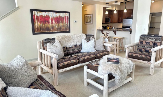 Hailey House | Modern Rustic 3 Bedroom with Pool and Hot tub