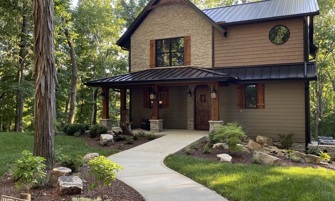 Springfield Ski Chalet | Modern/rustic chalet nestled in the woods at Paradise Ranch & Retreat