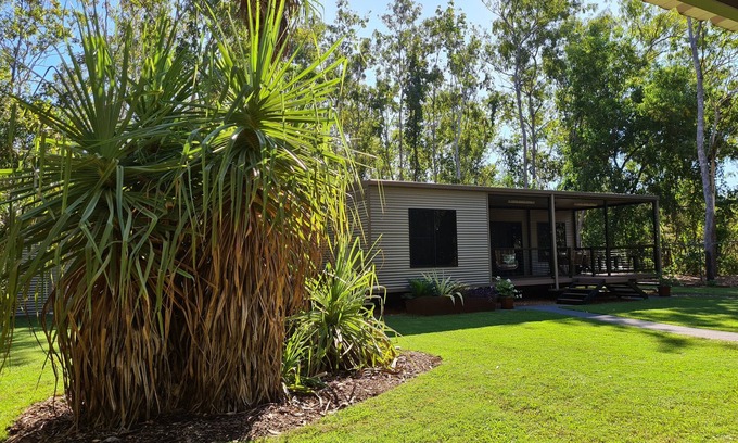 Humpty Doo Cabin | Modern self contained/serviced 2-bedroom cabin near Darwin.