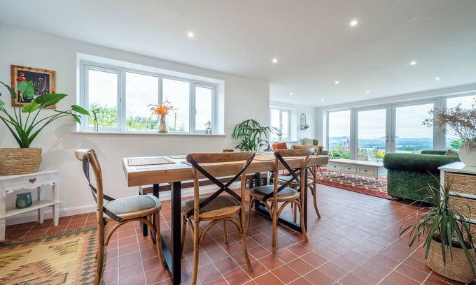 Angelbank Cottage | Modern Snitton Cottage & Gardens