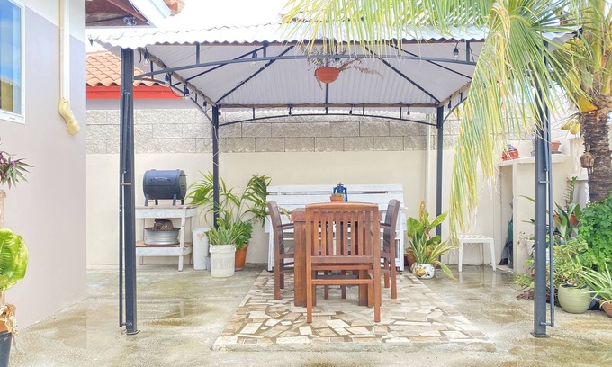 Tanki Leendert House | Modern Spanish home -10min drive from the beach