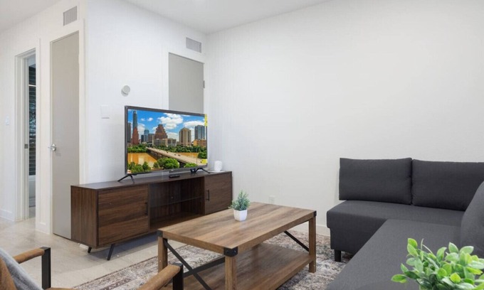 South Lamar Apartment | Modern Spotless Austin Unit 5 Min Drive Downtown