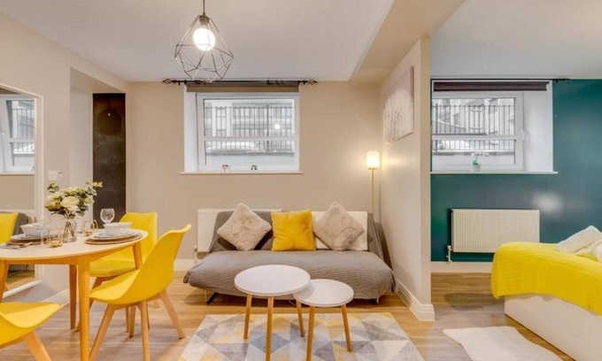 Stevenage Apartment | Modern Stevenage flat town centre 4people family