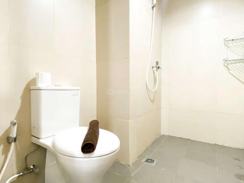 Duren Sawit Apartment | Modern Studio at Gateway Park LRT City Jatibening Apartment By Travelio