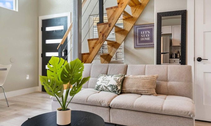 St. Johns House | Modern Studio + Loft & Full Bath | Cozy Stay