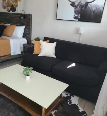 Bryant Apartment | Modern Studio Retreat with King Bed - Cozy Comfort