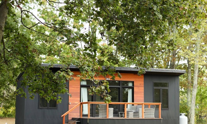 Milroy Cabin | Modern Tiny Home/With Hot Tub!